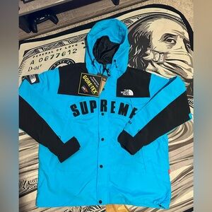 The North Face X supreme Blue and Black Jacket 🔥🔥🔥✅